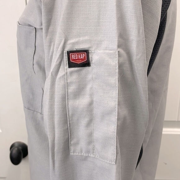 Ladies Red Kap ZEROSKRATCH long sleeve colorblock button-up shirt. Silver/Char… - Picture 5 of 6